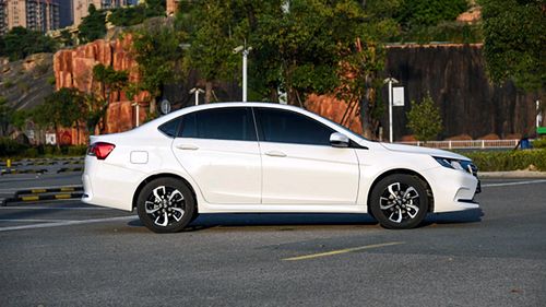 全系獨(dú)懸四輪碟剎，東南A5翼舞產(chǎn)品力解析，舞動(dòng)同級(jí)新標(biāo)桿？